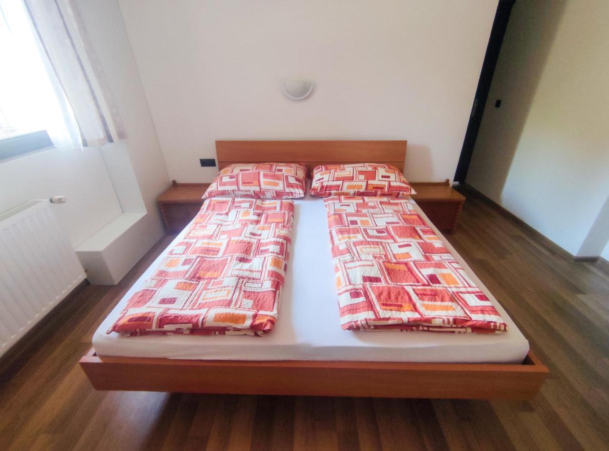 Viktoria Panzio Zamardi Hotel Bagian luar foto