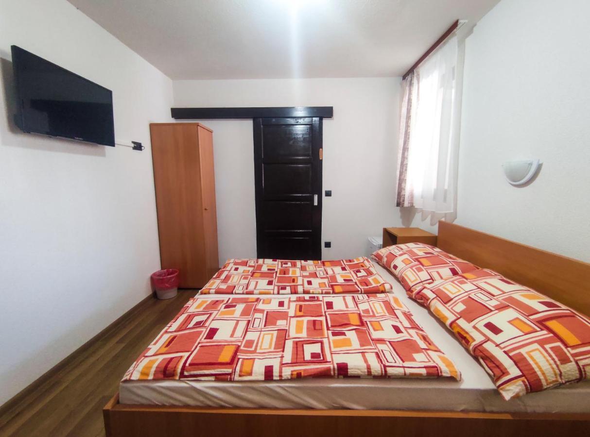 Viktoria Panzio Zamardi Hotel Bagian luar foto