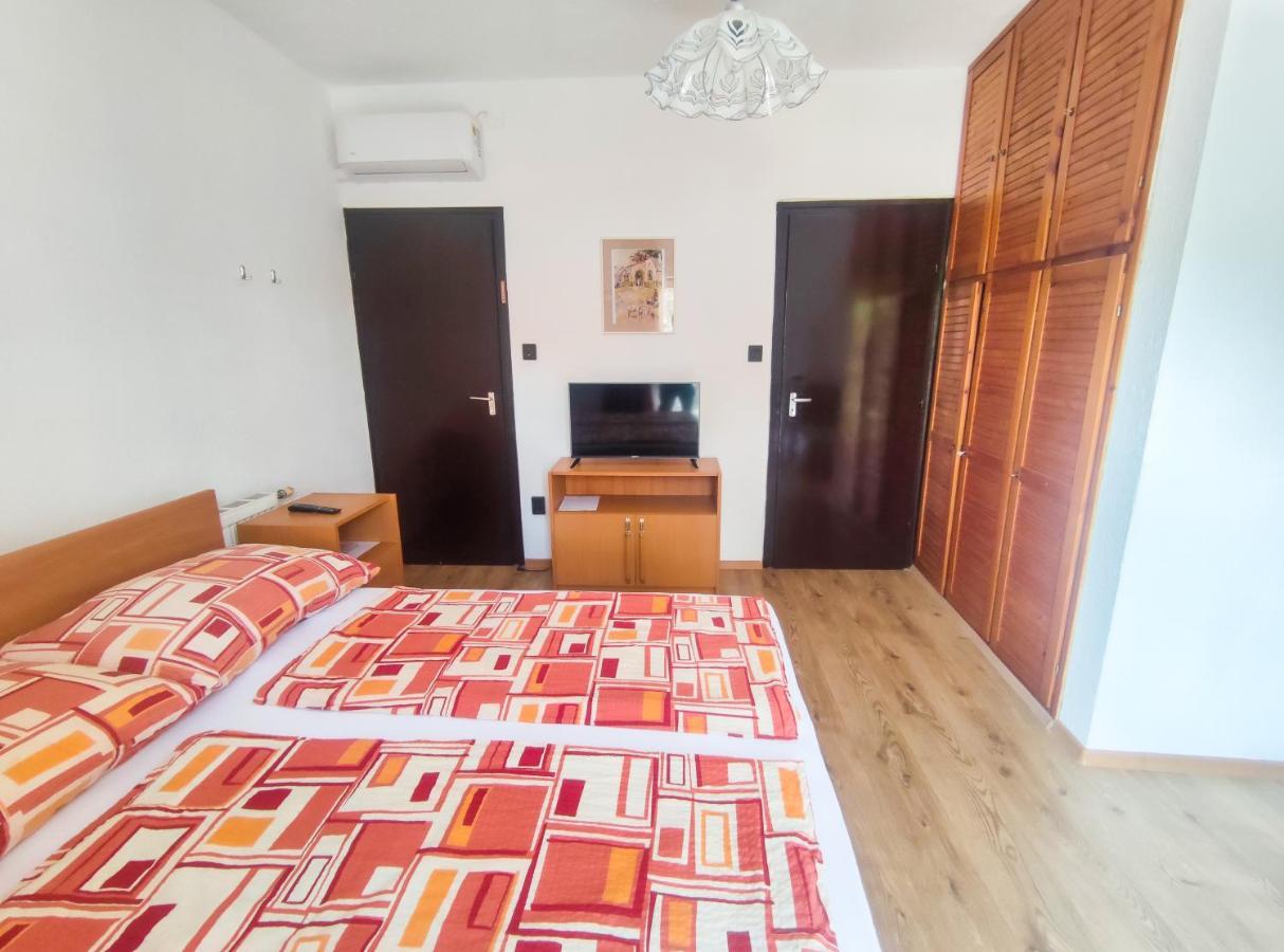 Viktoria Panzio Zamardi Hotel Bagian luar foto