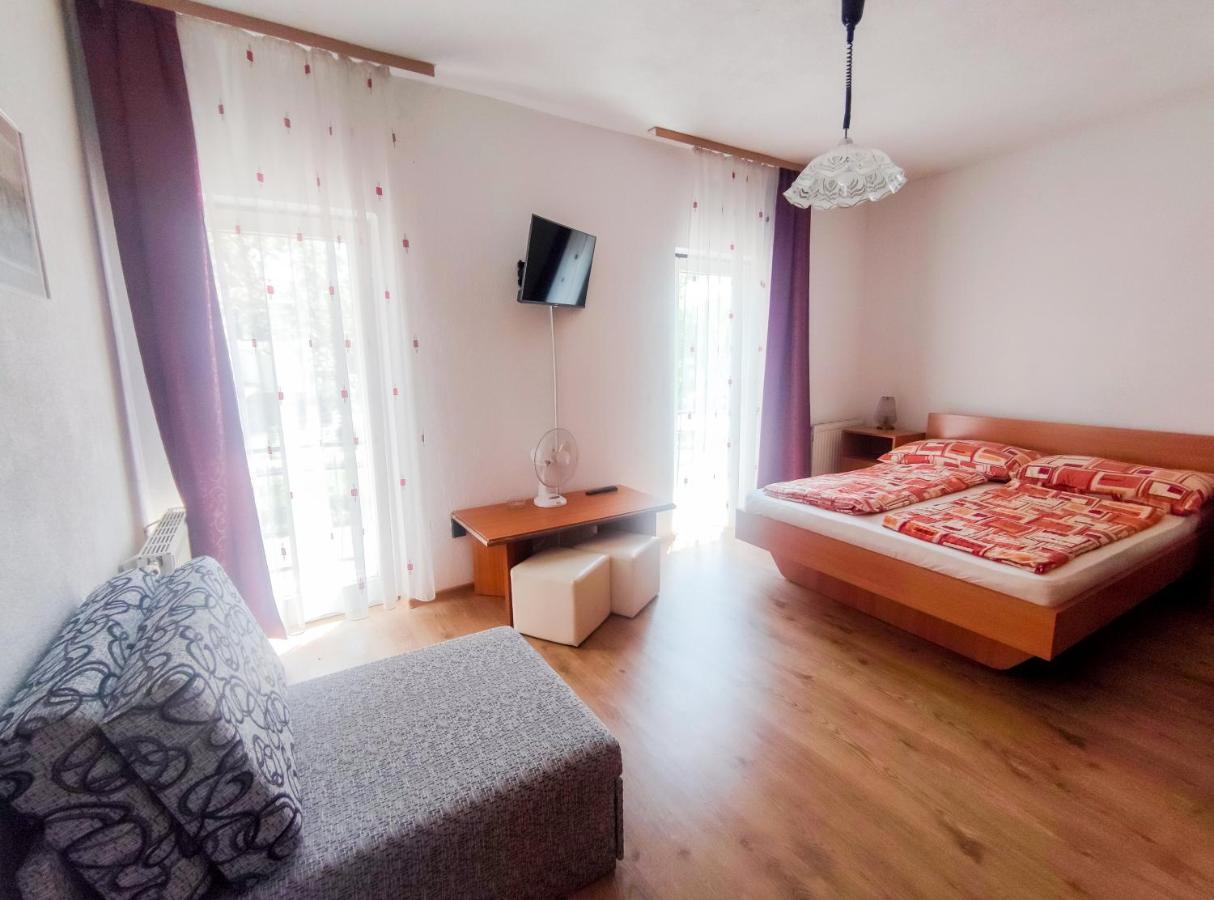Viktoria Panzio Zamardi Hotel Bagian luar foto