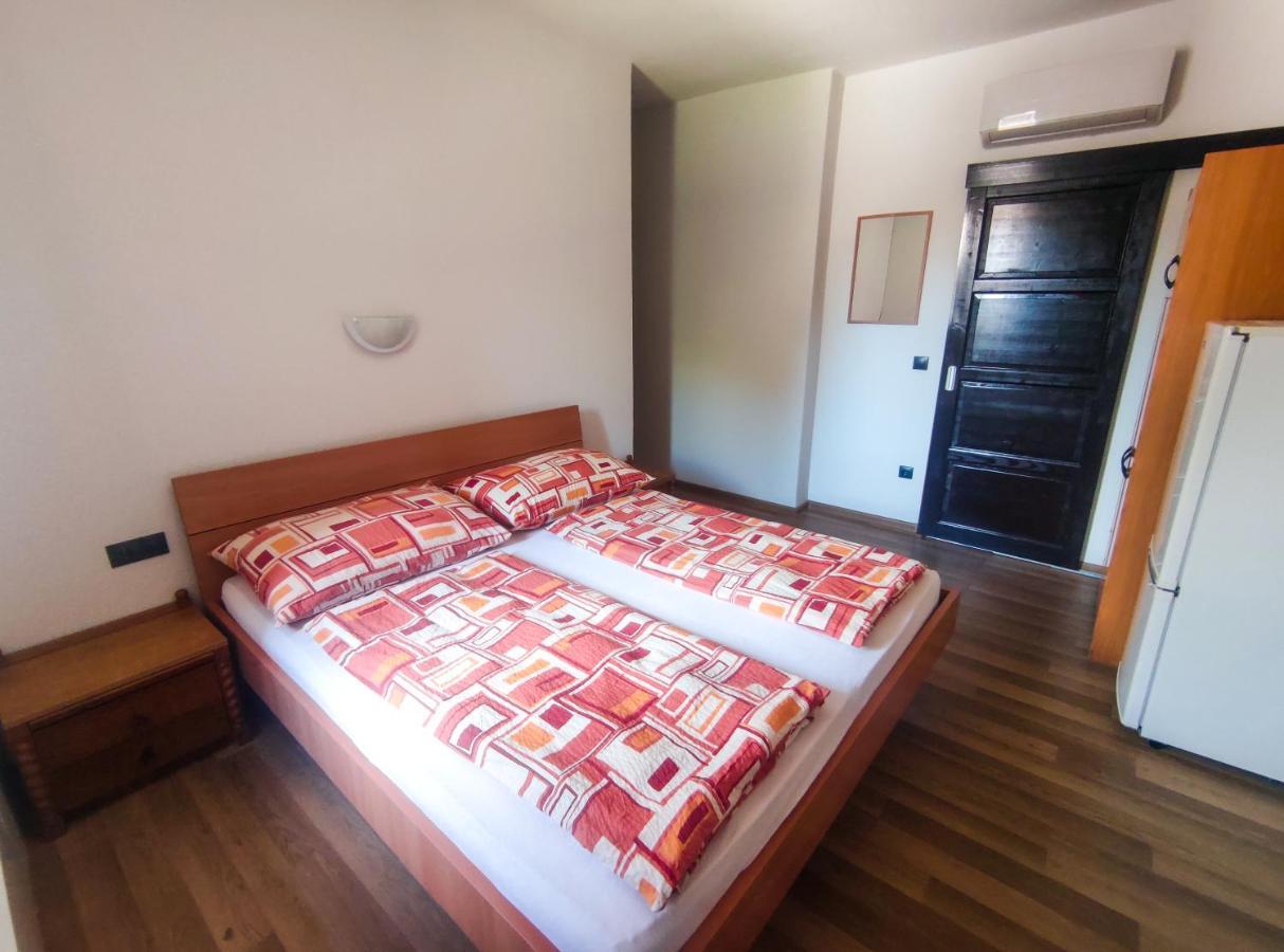 Viktoria Panzio Zamardi Hotel Bagian luar foto