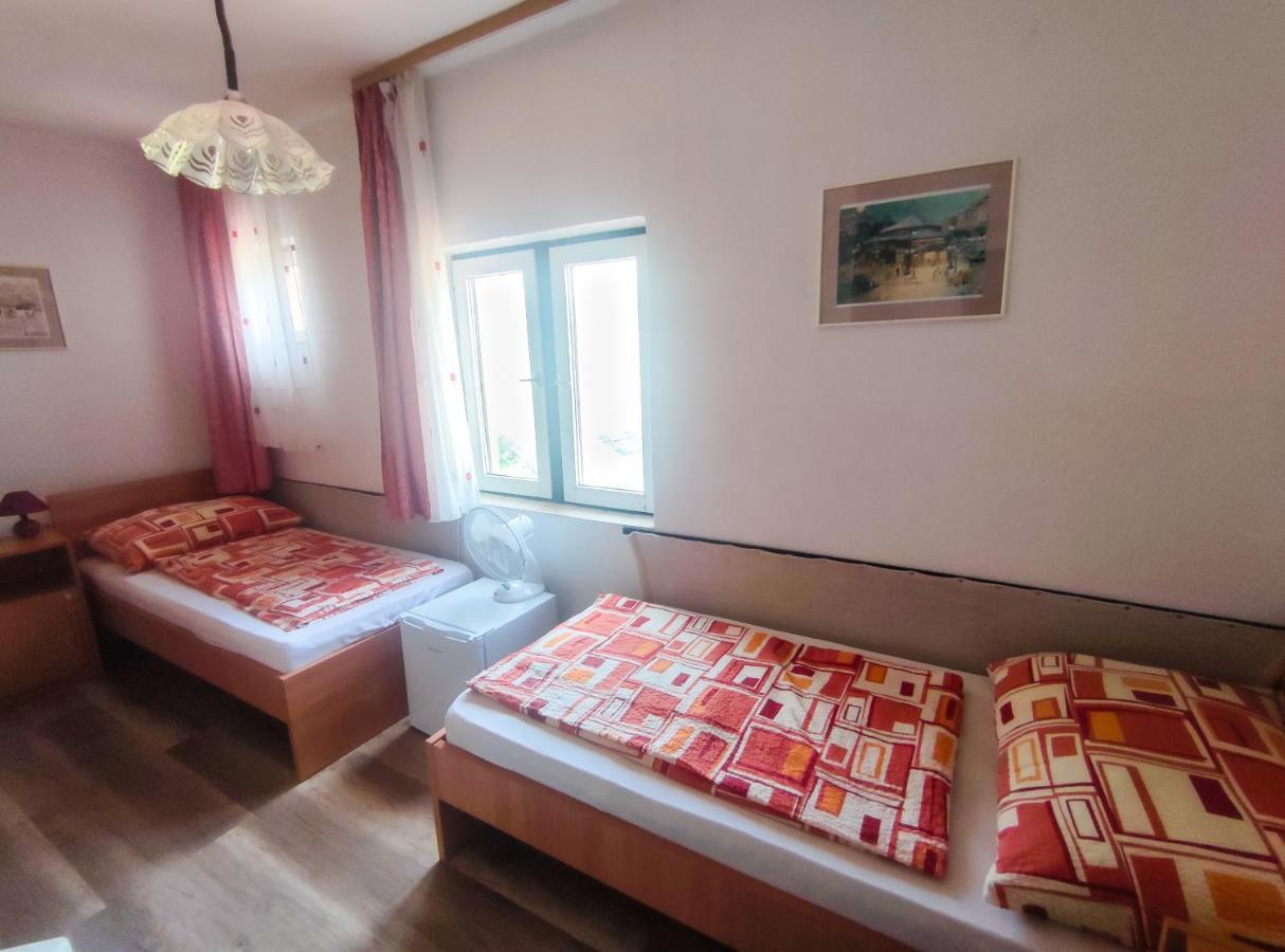 Viktoria Panzio Zamardi Hotel Bagian luar foto