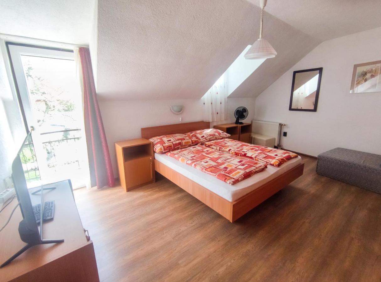 Viktoria Panzio Zamardi Hotel Bagian luar foto