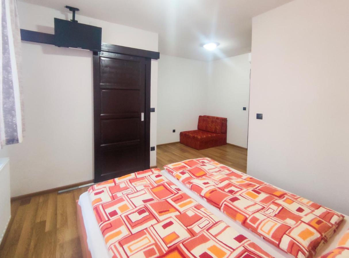 Viktoria Panzio Zamardi Hotel Bagian luar foto