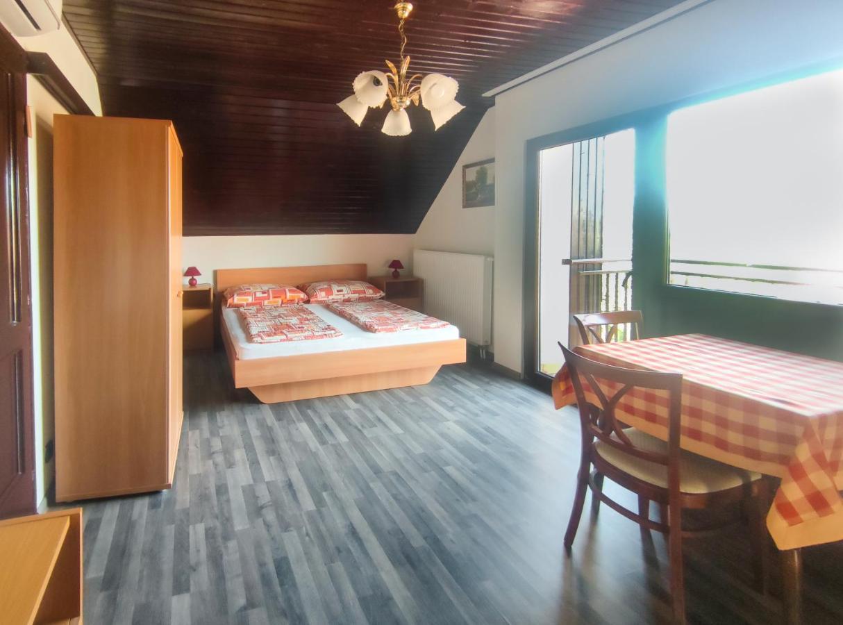 Viktoria Panzio Zamardi Hotel Bagian luar foto