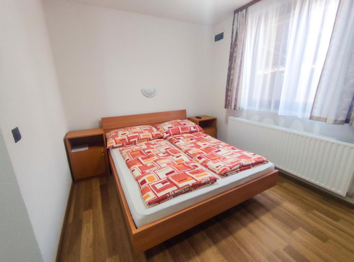 Viktoria Panzio Zamardi Hotel Bagian luar foto