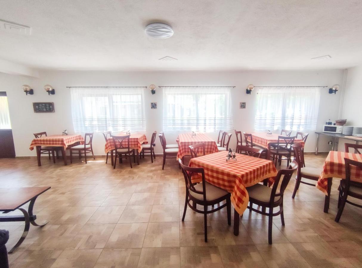 Viktoria Panzio Zamardi Hotel Bagian luar foto