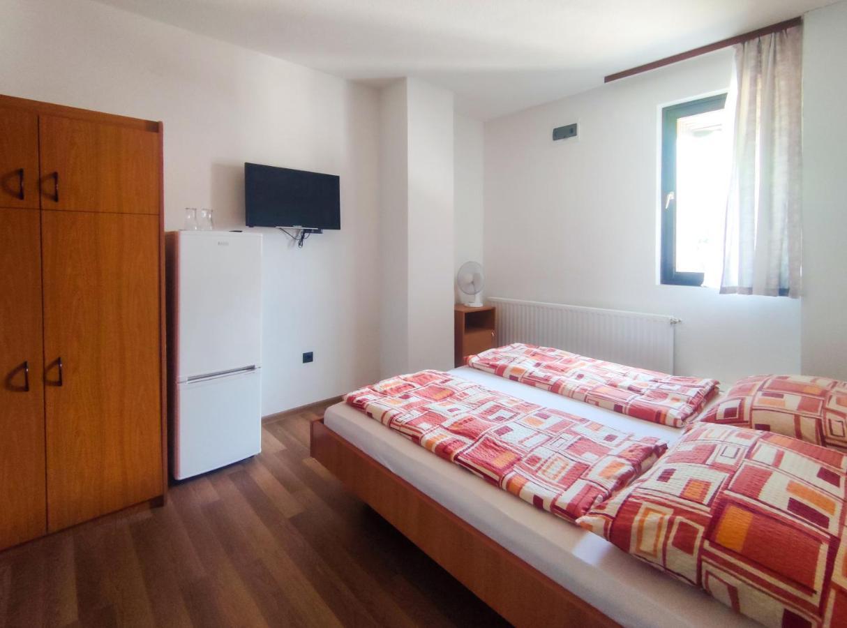 Viktoria Panzio Zamardi Hotel Bagian luar foto