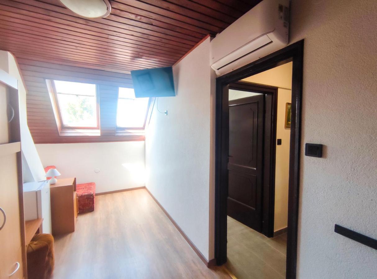 Viktoria Panzio Zamardi Hotel Bagian luar foto
