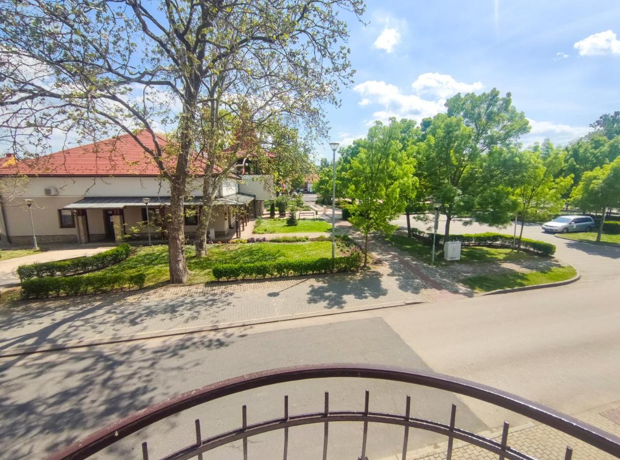 Viktoria Panzio Zamardi Hotel Bagian luar foto